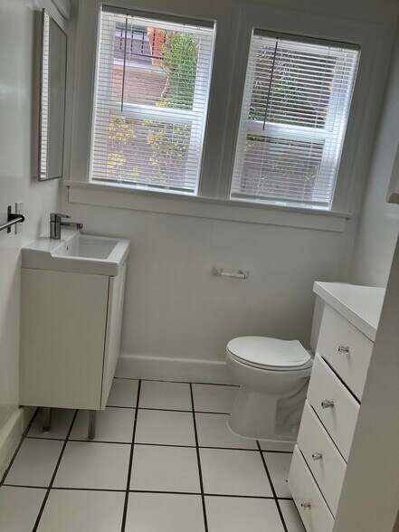 Building Photo - 2035 N Vista del Mar Ave