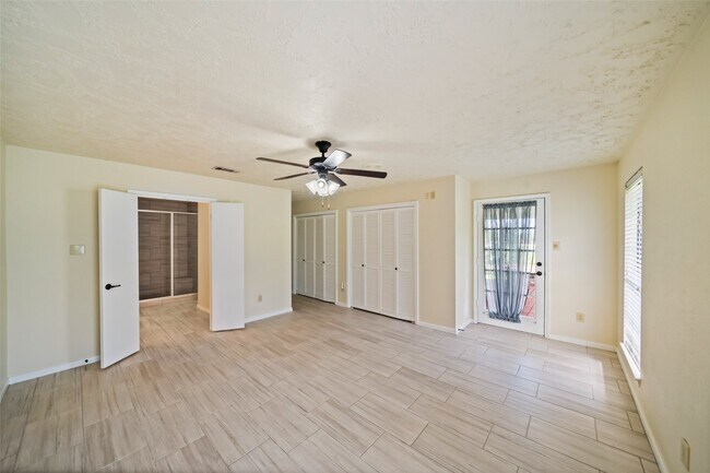 Building Photo - 101 Fairway View Ln