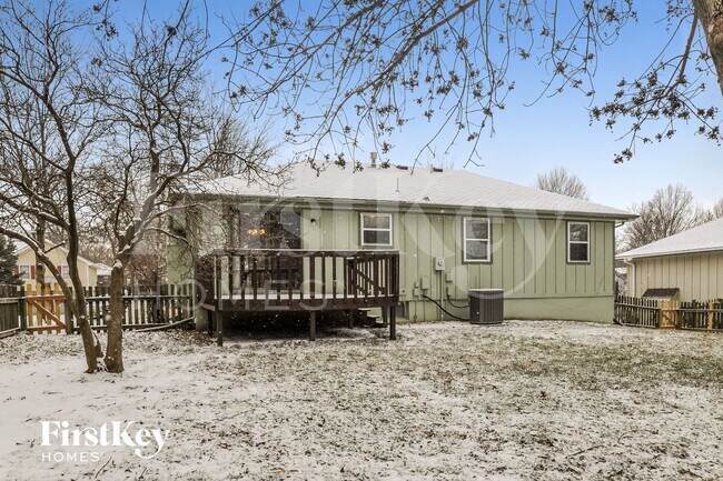 Building Photo - 2116 NE Cromwell St