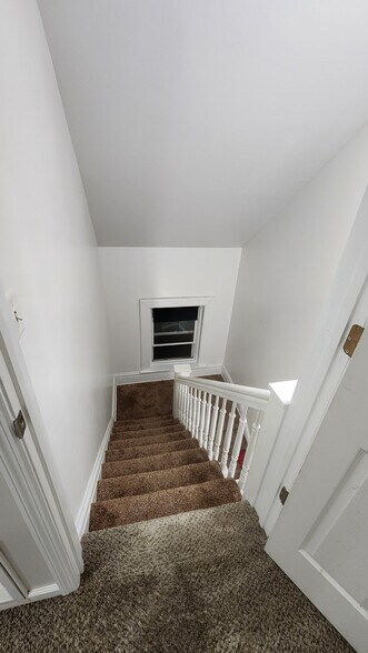 Building Photo - 5467 Maple Ave