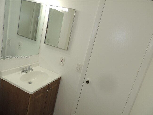 Building Photo - 1150 N Liberty Ave