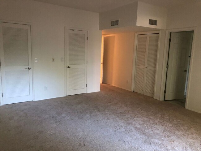 Building Photo - 7725 E Golf Links Rd
