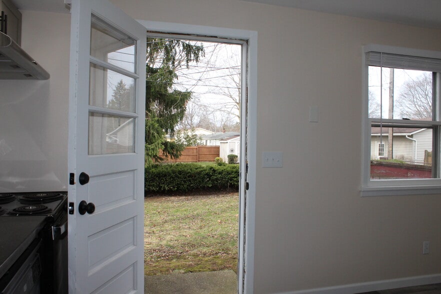 Building Photo - 32 Medimount Dr