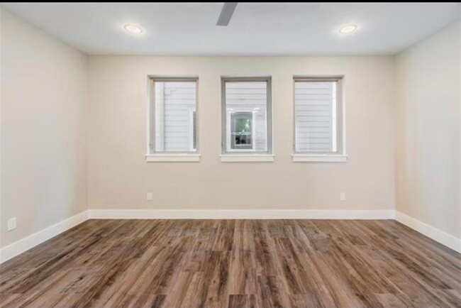 Building Photo - 1118 Galveston Ave