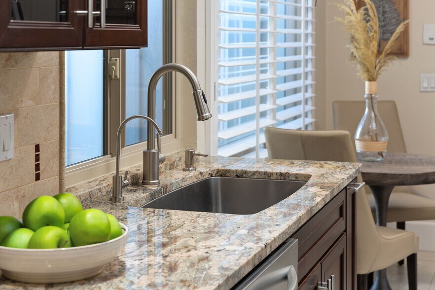 Kitchen sink - 2085 Caminito San Nicholas