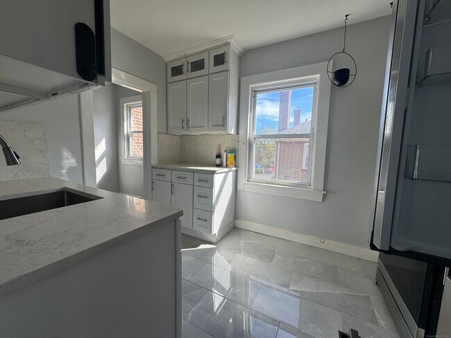 Building Photo - 677 Boston Ave