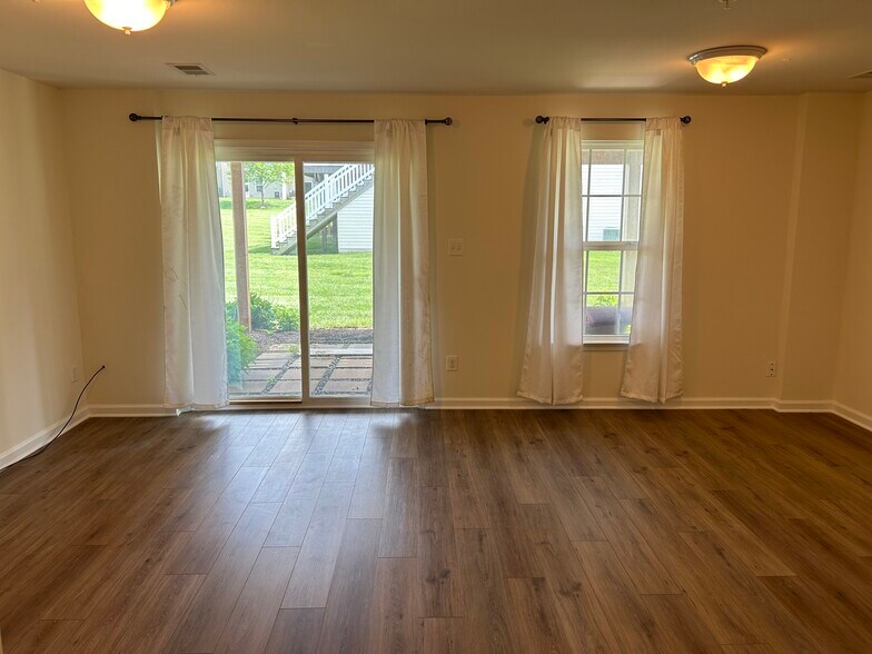Bonus room first level -upgraded - 1280 Rannoch Ln