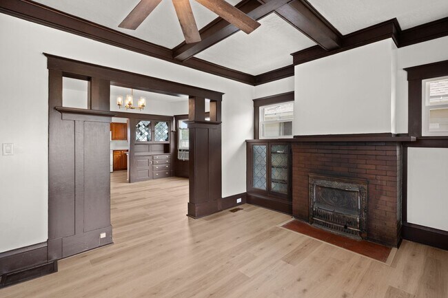 Building Photo - 2624 W Eighth Ave
