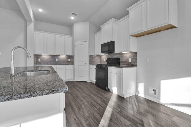 Building Photo - 13010 Laura Lake Dr