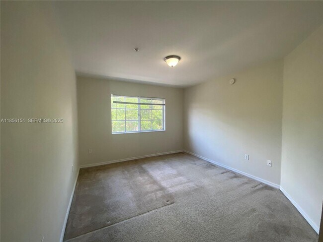 Building Photo - 2544 Centergate Dr