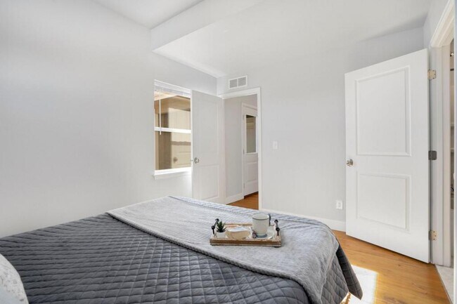 Building Photo - 4070 Sveta Ln