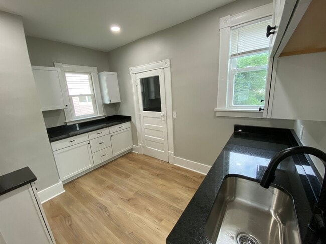 Building Photo - Fully Remodeled House!