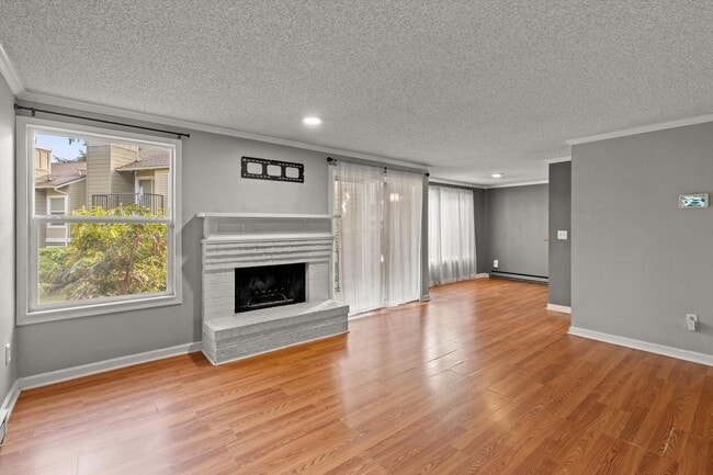 Building Photo - Spacious 2-bed 2-bath condo in Everett