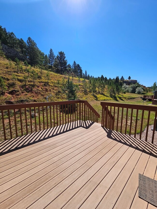 Building Photo - 4 BEDROOM | 3 BATH | TOWNHOME | GARAGE | WEST SIDE