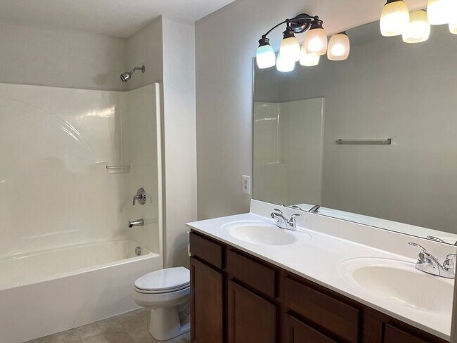 Building Photo - 1437 Bridgeport Terrace