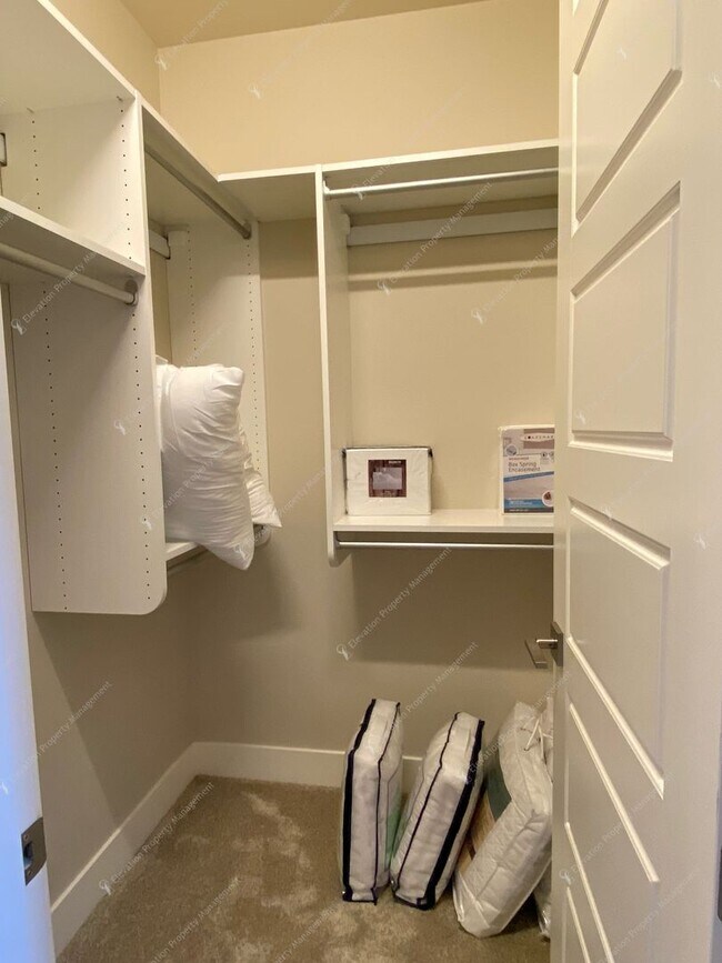 Building Photo - Luxury Single-Level 3BR - 3.5BA Living in Tetherow