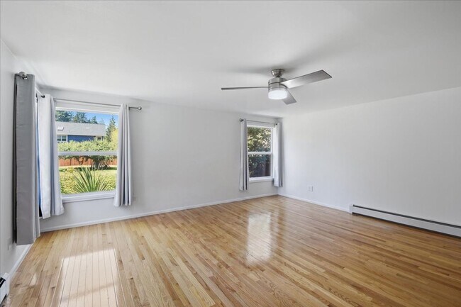 Building Photo - 3bd/1.75ba Shoreline Home