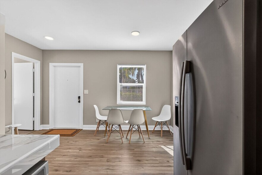 Building Photo - 823 Avenida Hermosa