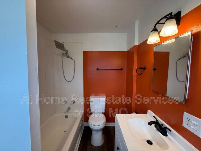 Building Photo - 1021 W Turner St