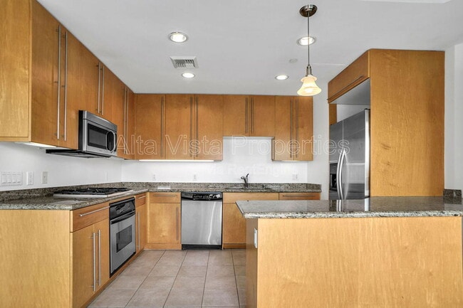 Building Photo - 801 Ash St