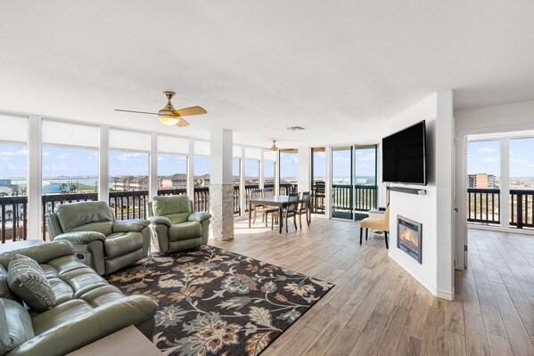 Building Photo - 15002 Windward Dr