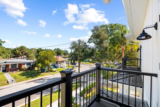 Building Photo - 1906 W Cherry St