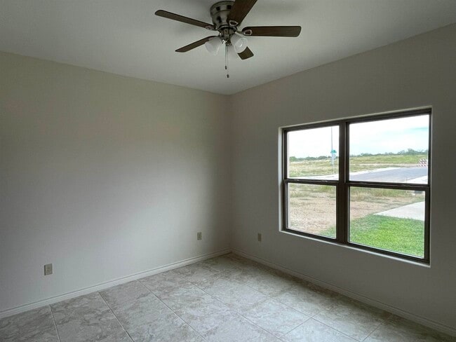 Building Photo - 6908 Molinos Dr