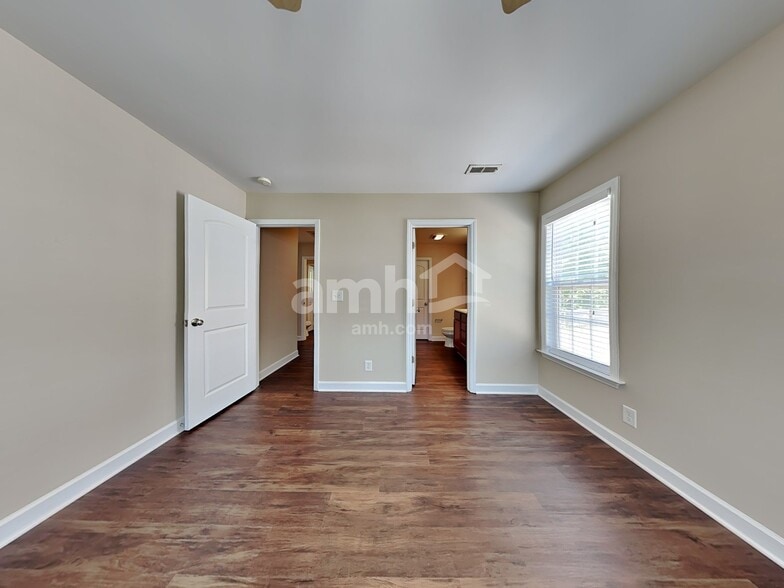 Building Photo - 224 Brooks Edge Dr