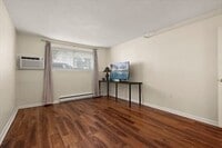 Building Photo - 132 Boylston St