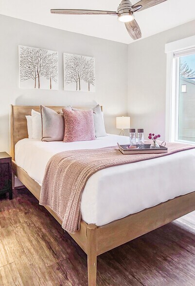 Building Photo - 1530 Empire Ave