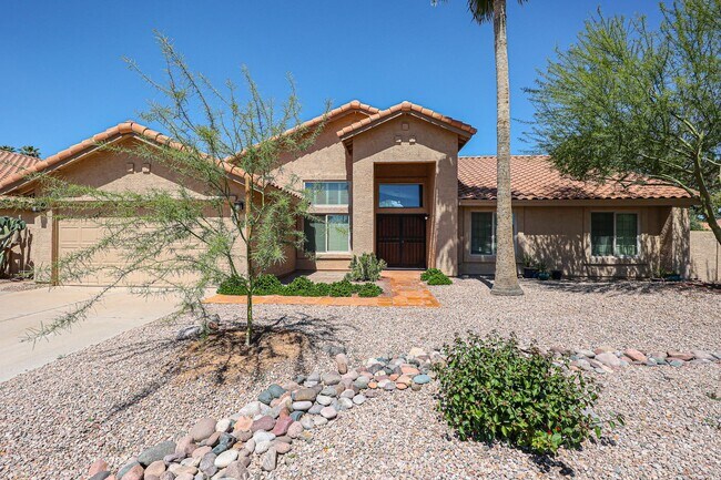 Building Photo - Welcome to this stunning 4 bedroom, 2 bath...