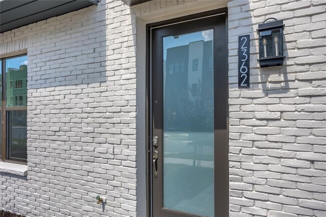 Building Photo - 2362 Brix St