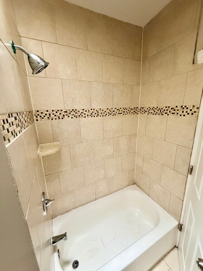 Building Photo - 5537 Harmer St