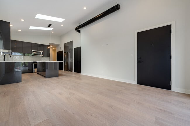 Building Photo - 4426 N Kenneth Ave