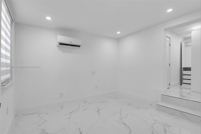 Building Photo - 2999 SW 17th St