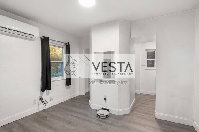 Building Photo - 28 Bass Ln