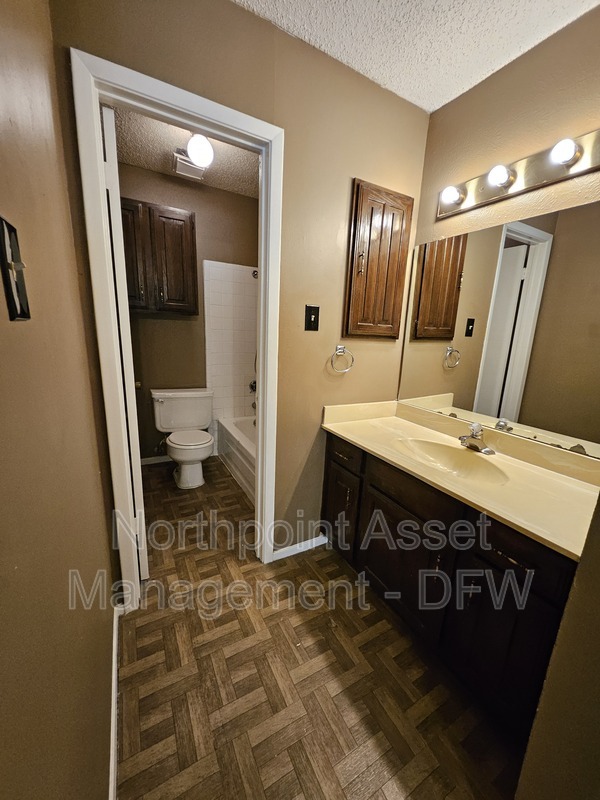 Building Photo - 1719 Westview Ter