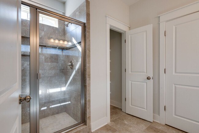 Building Photo - Beautiful Home in Lawton Station!