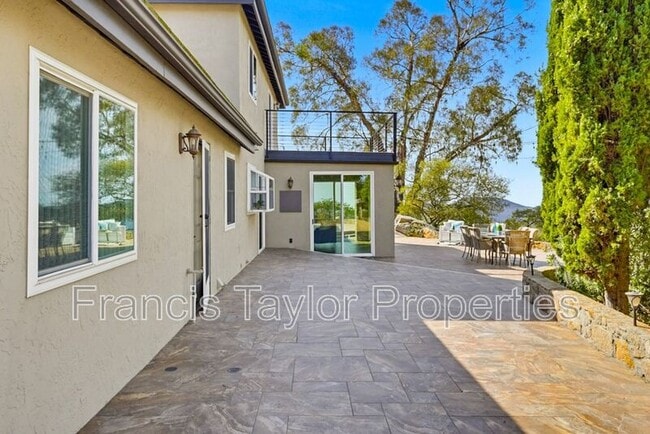 Building Photo - 29059 Meadow Glen Way W