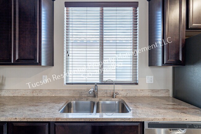 Building Photo - 9578 S Trapper Ridge Dr