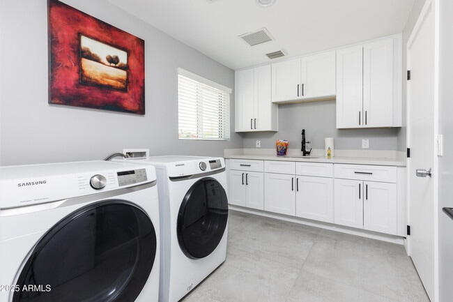 Building Photo - 3043 N 85th Pl