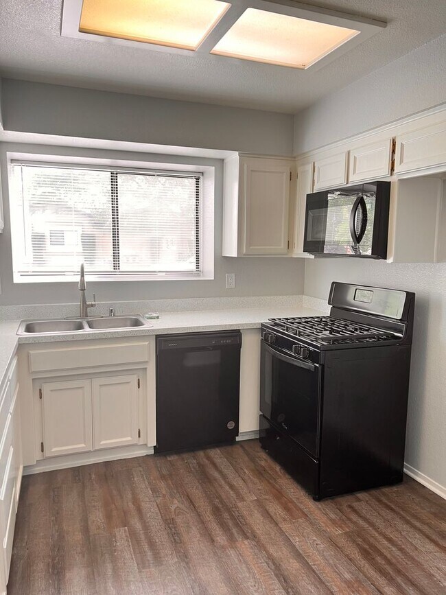 Building Photo - 8600 Lyn River Ct