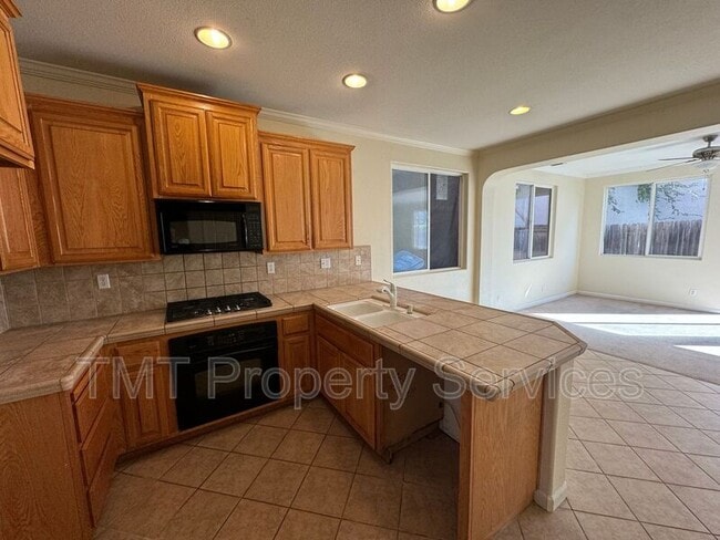 Building Photo - 3066 Staysail St