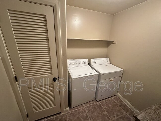 Building Photo - 340 1425 N St