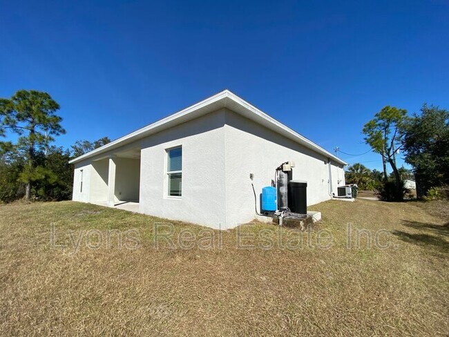 Building Photo - 2497 Cortland Ave