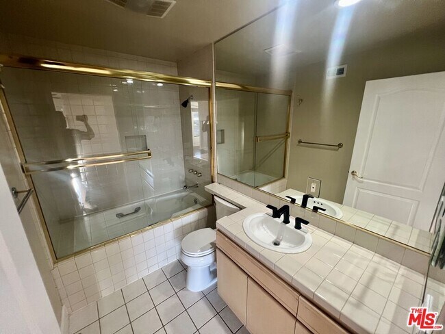 Building Photo - 390 S Sepulveda Blvd