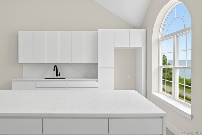 Building Photo - 18 Fordham Ln