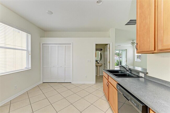 Building Photo - 15121 Searobbin Dr