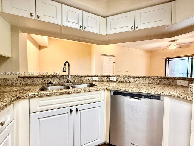 Building Photo - 3023 Alcazar Pl