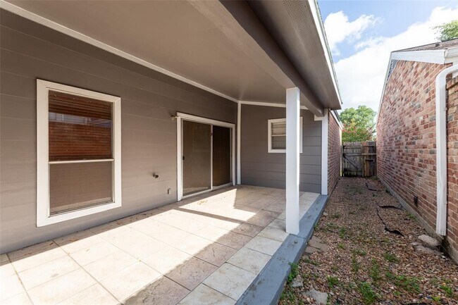 Building Photo - 11111 Midhurst Dr